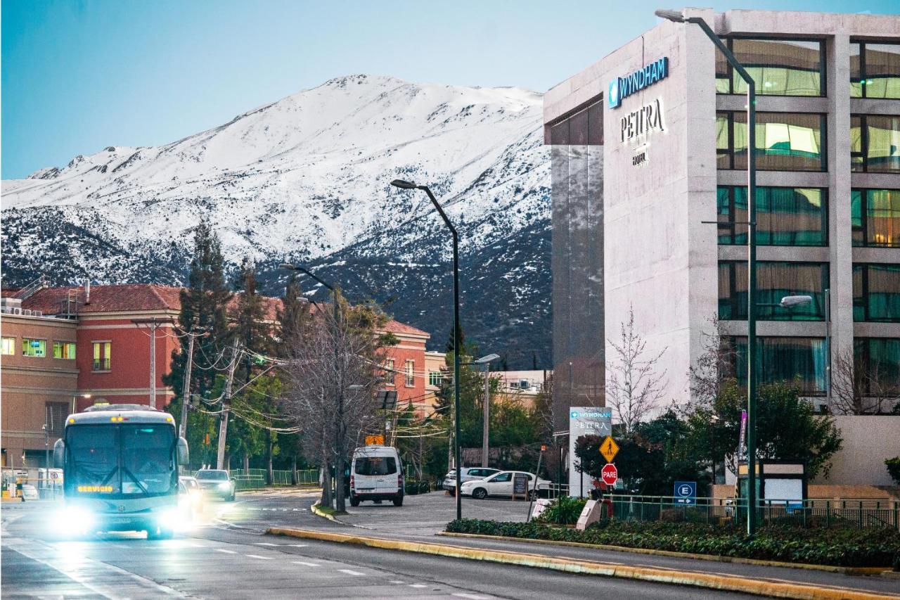 Hotel Wyndham Santiago Pettra Exteriér fotografie